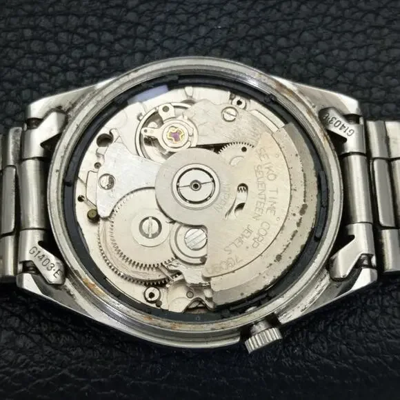 Vintage 1977 Seiko Automatic Mens Silver Watch W/daydate & Red accents - Picture 10 of 10